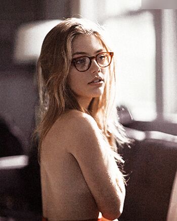 Grace Van Dien