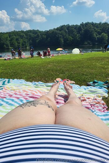 greeneyedstonerchick