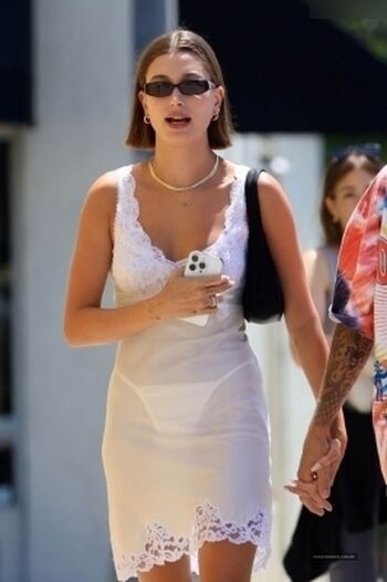 Hailey Bieber