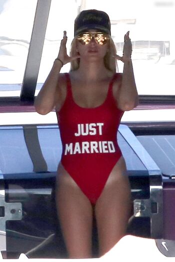 Hailey Bieber