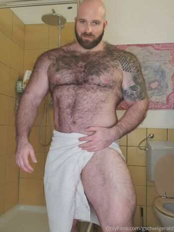hairy_musclebear