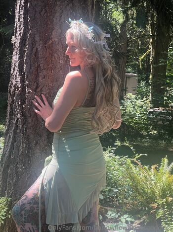 harlowflowerfootgoddess