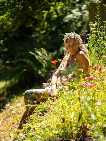 harlowflowerfootgoddess