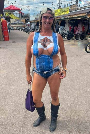 hippiebikergirlfree