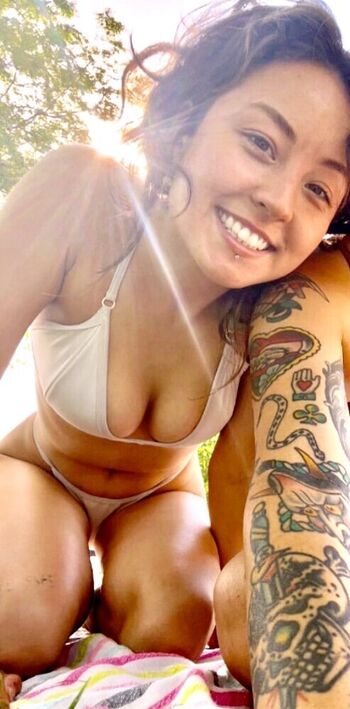 Hitchhikercourtney
