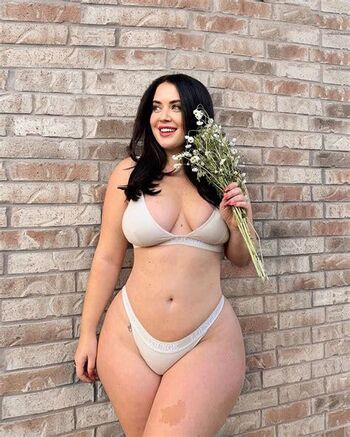 Holly Luyah
