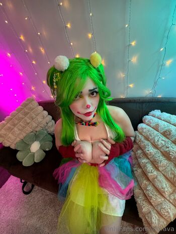 Hollyava