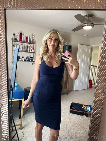 hollyhotwife