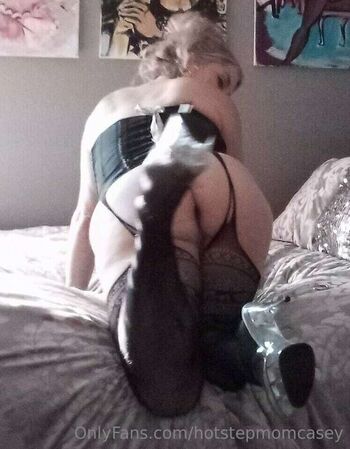 HotStepMomCasey