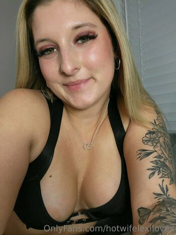 hotwifelexilovex