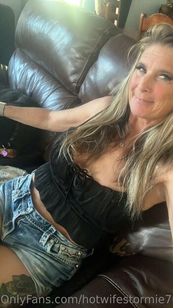 hotwifestormie70