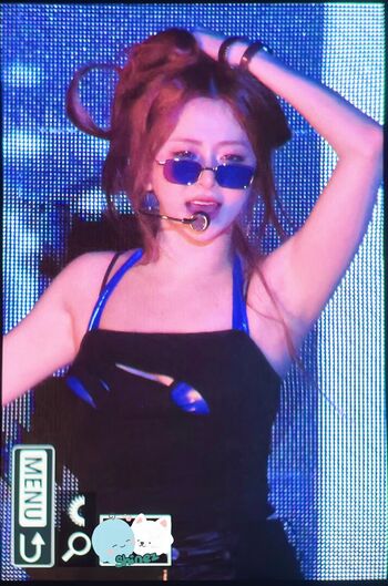 Huh Yunjin 허윤진
