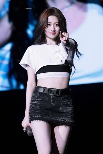 Huh Yunjin 허윤진