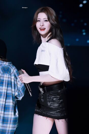 Huh Yunjin 허윤진