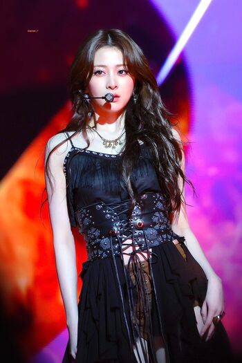 Huh Yunjin 허윤진