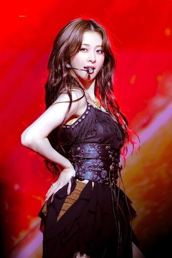 Huh Yunjin 허윤진