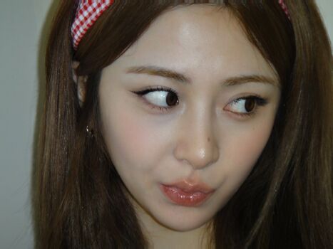 Huh Yunjin 허윤진