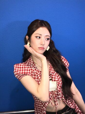 Huh Yunjin 허윤진