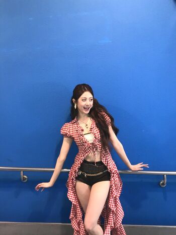 Huh Yunjin 허윤진