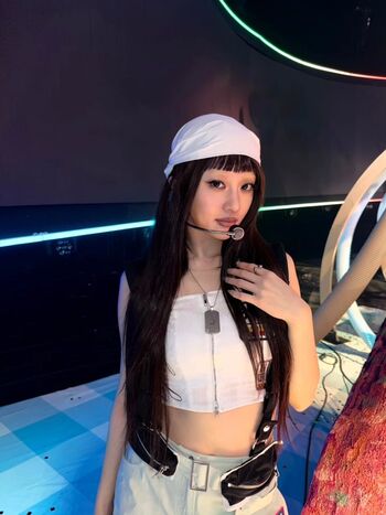 Huh Yunjin 허윤진