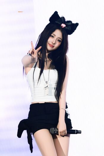 Huh Yunjin 허윤진