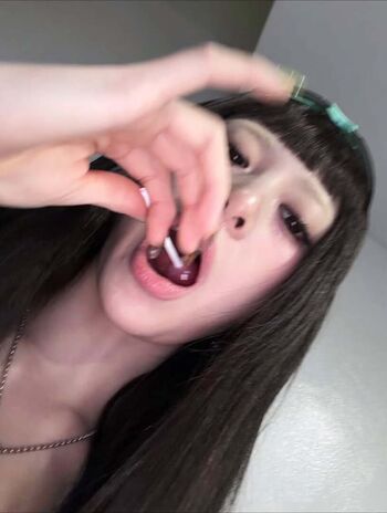 Huh Yunjin 허윤진