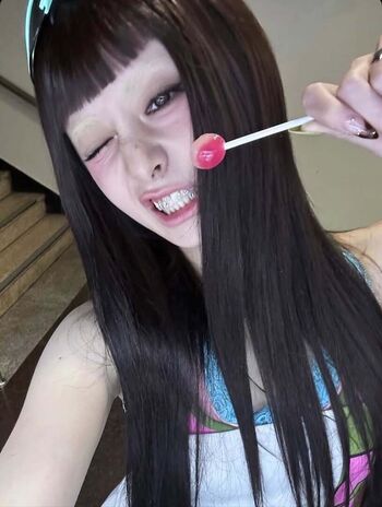 Huh Yunjin 허윤진