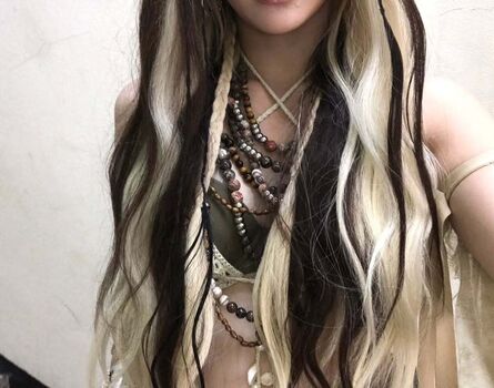 Huh Yunjin 허윤진