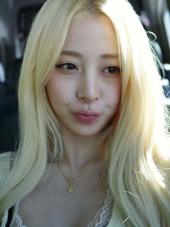 Huh Yunjin 허윤진