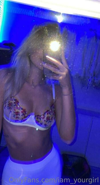 iam_yourgirl