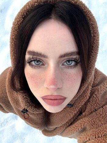 Irina minkina/ howeversnowy/rusian Billie eilish