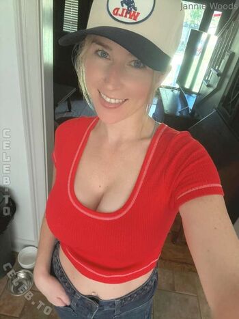 itsjanniewoods