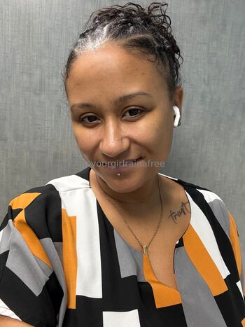 itsyourgirlrainafree