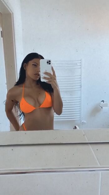 Ivana Santacruz