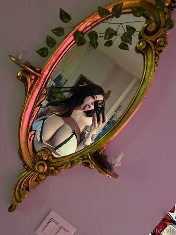 Ivy_vix