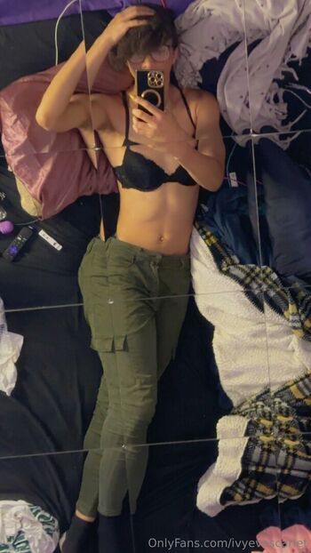 ivyevescarlet