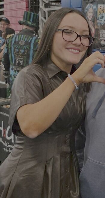 Izzy Moreno / ItsIzzyMania