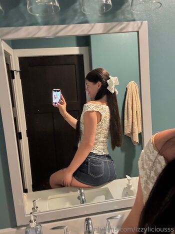 izzyliciousss