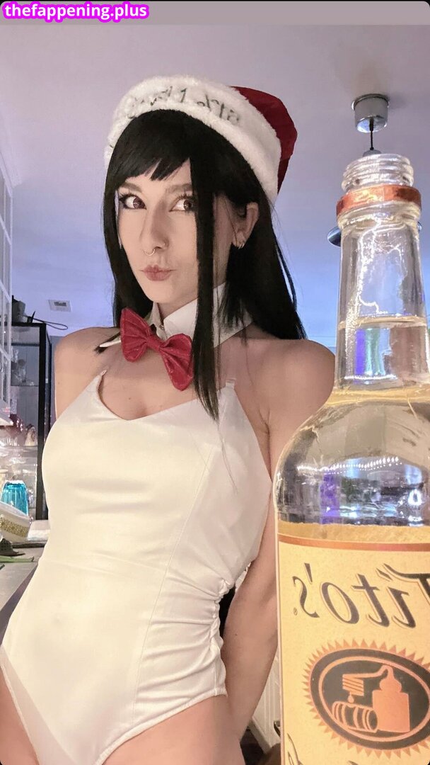 _izzys_1014_cosplay_