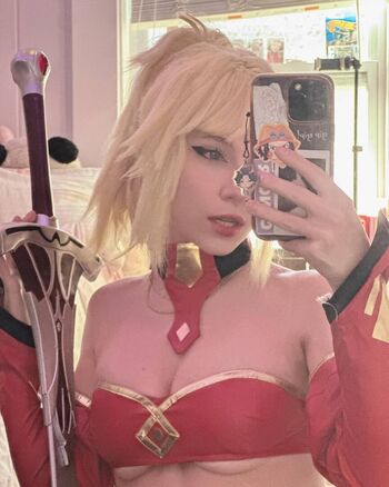 _izzys_1014_cosplay_