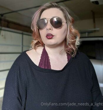 Jade_needs_a_light