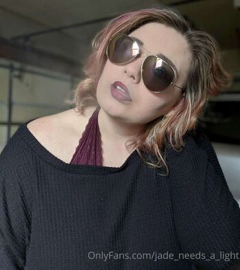 Jade_needs_a_light
