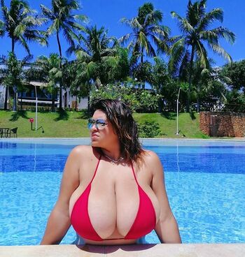Jennifer Busty Latina