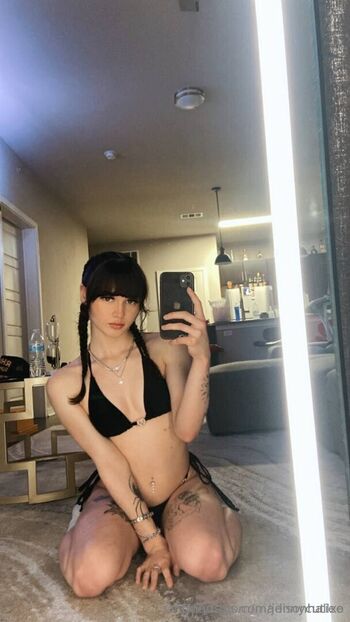 jennycutiee
