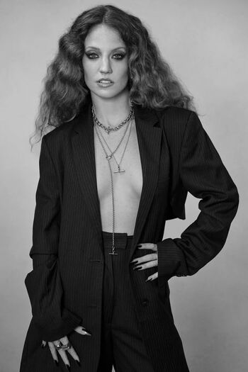 Jess Glynne