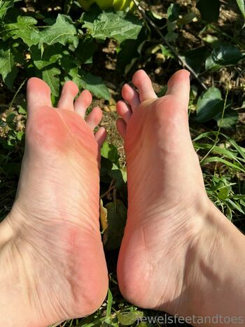jewelsfeetandtoes
