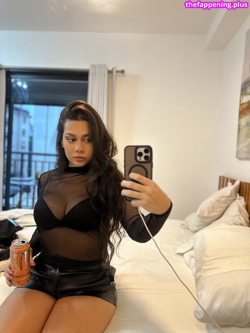Julia Alvarenga