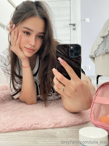julia_kiss