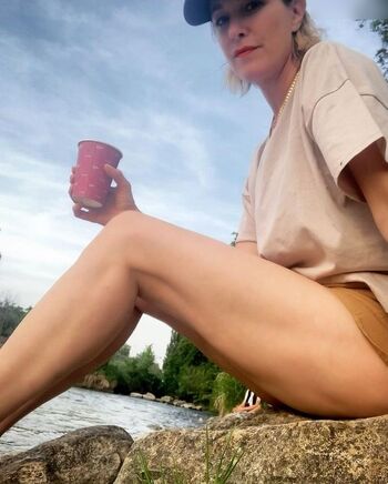 Julia Stinshoff