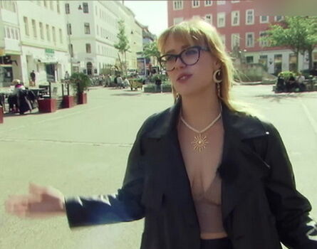 Julie von ATV Drunk Dates
